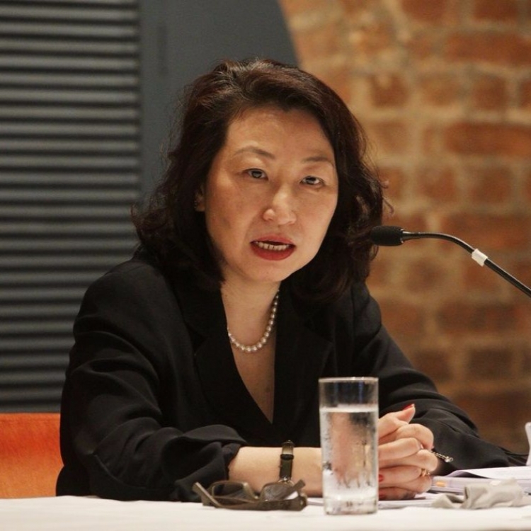 国务院任命郑若骅接任香港律政司司长