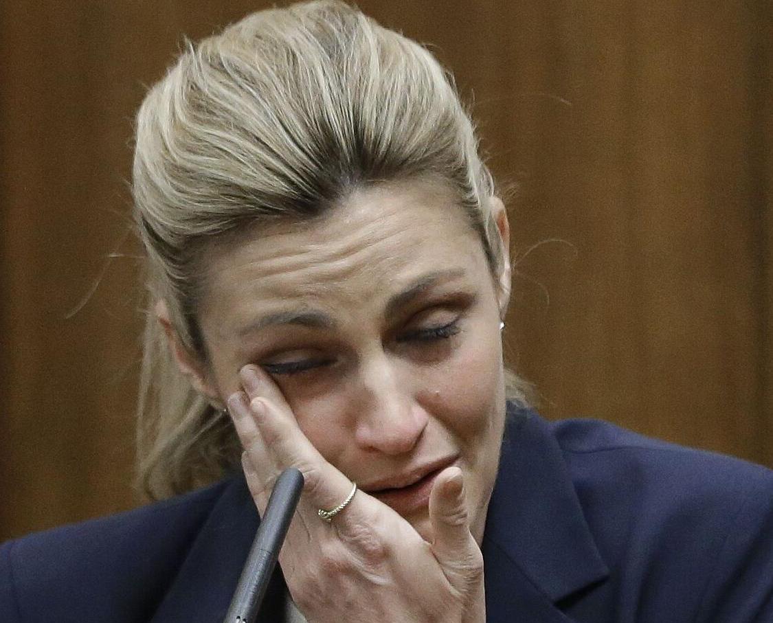 美女主播作供崩溃落泪