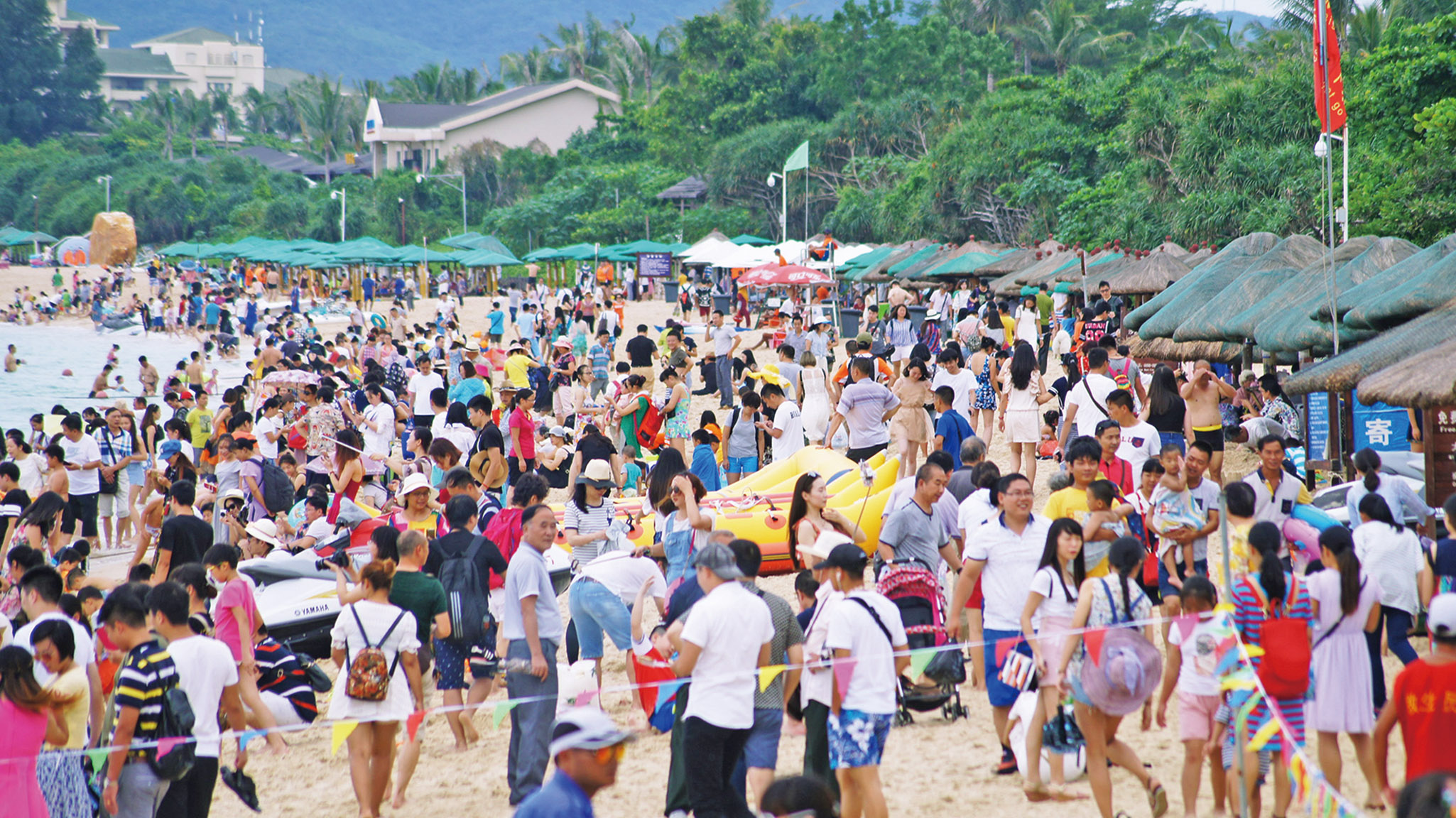 海边人山人海图片