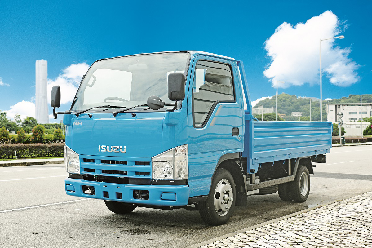 5噸載重量的輕型貨車似乎最合適,而五十鈴(isuzu)貨車代理商「新康眾