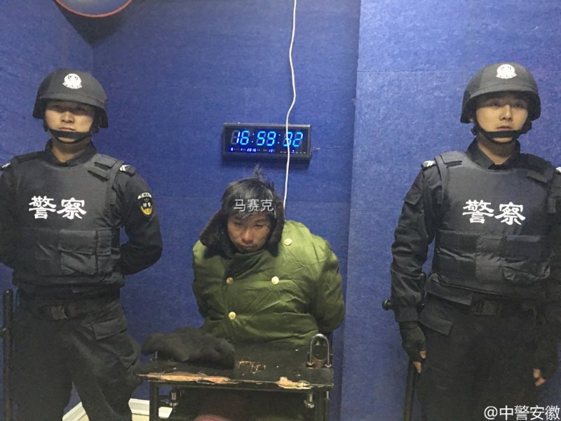 安徽警用文字帮犯人照片打格仔 网友:「马赛克」给满分 4296 中国警察