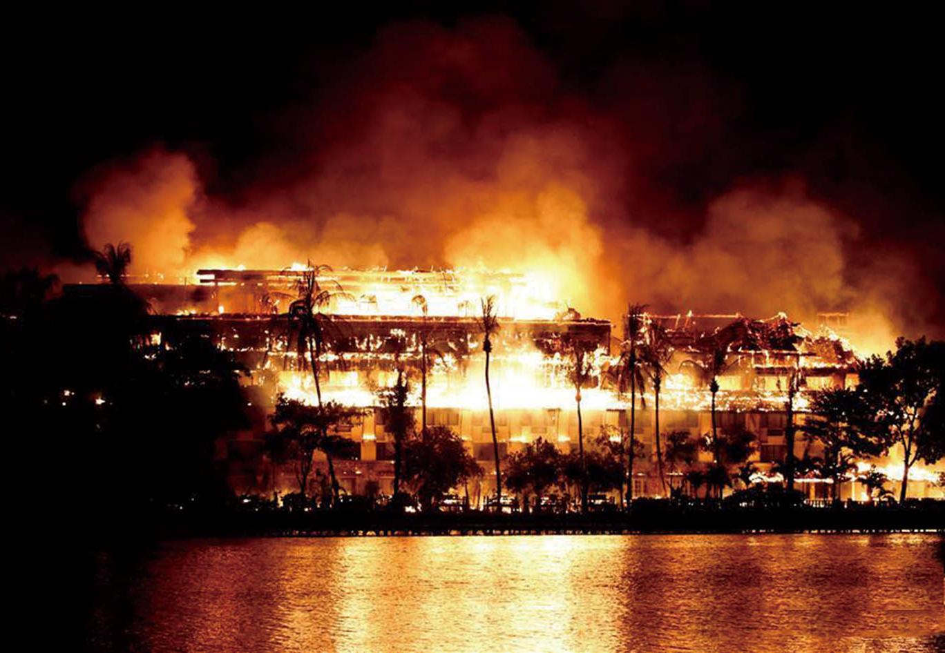 失火马国学校成「观光热点」