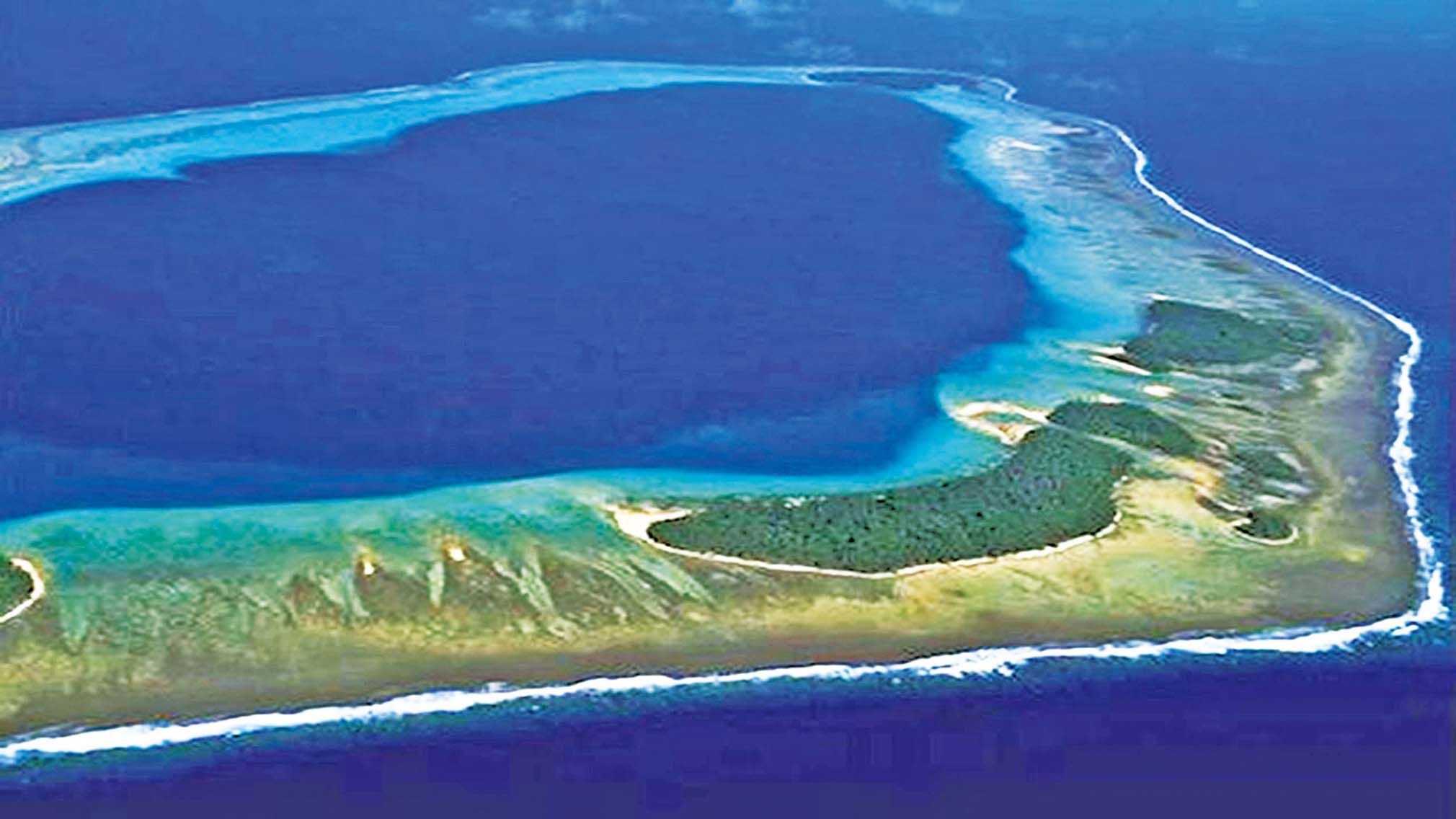 菲青年欲登黄岩岛被拦