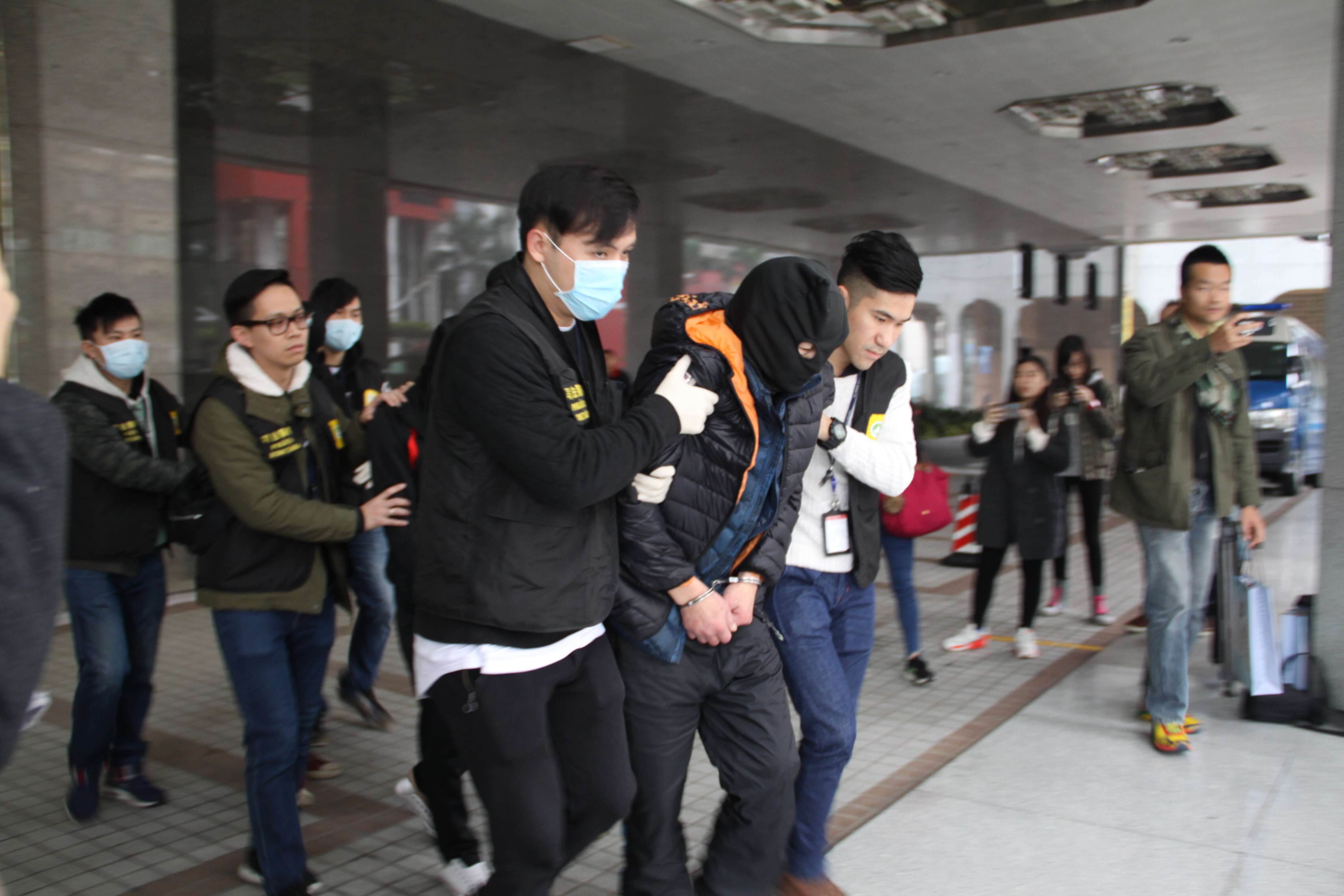 司警破毒品饭堂四男女被捕